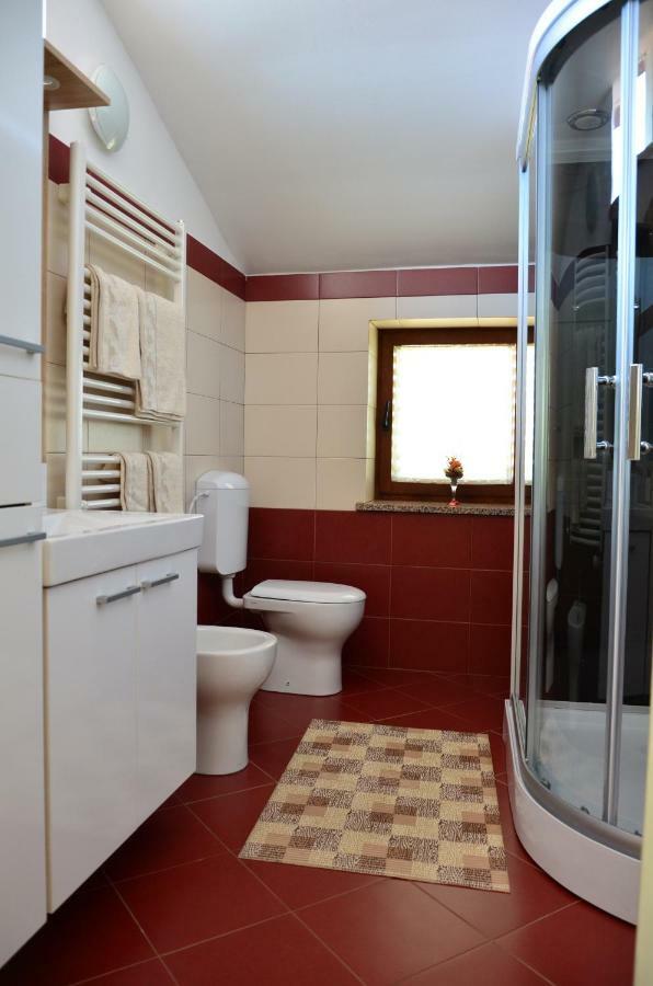 Apartma Louis Dutovlje エクステリア 写真