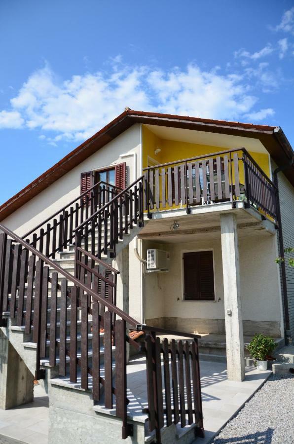 Apartma Louis Dutovlje エクステリア 写真