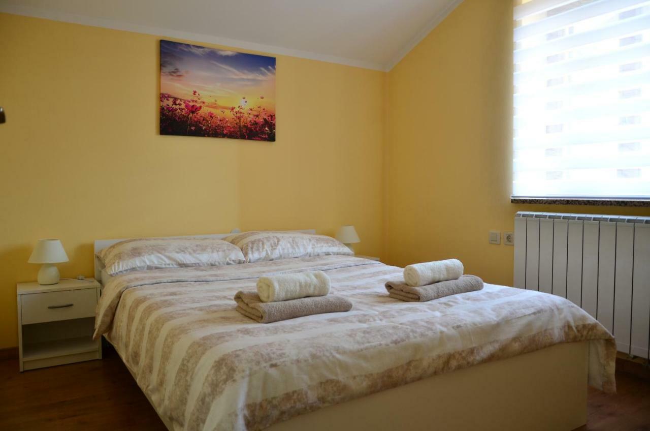 Apartma Louis Dutovlje エクステリア 写真